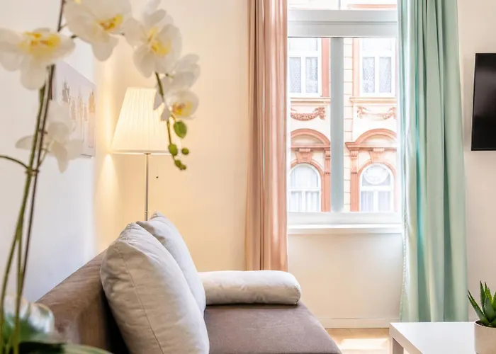 Comfy 2br Very Central, 10 Min To Westbahnhof Apartment *