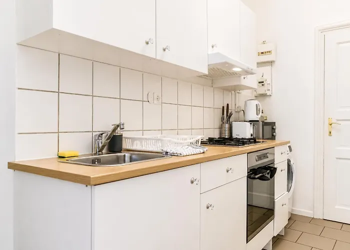 Comfy 2br Very Central, 10 Min To Westbahnhof Apartment *